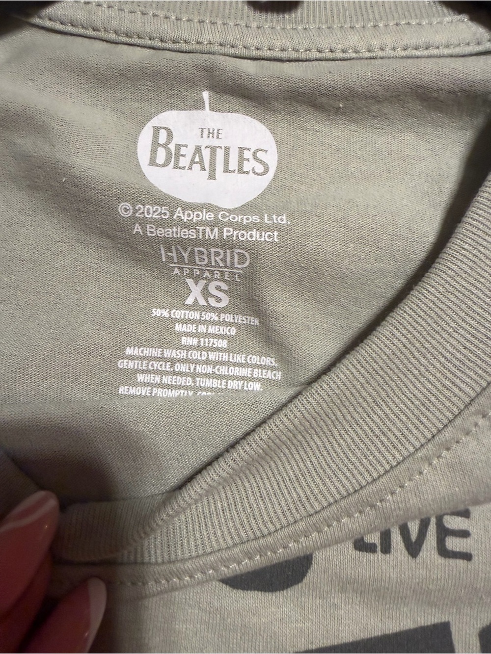 The Beatles Rooftop Concert 1969 Graphic Tee NWT - Picture 3 of 3